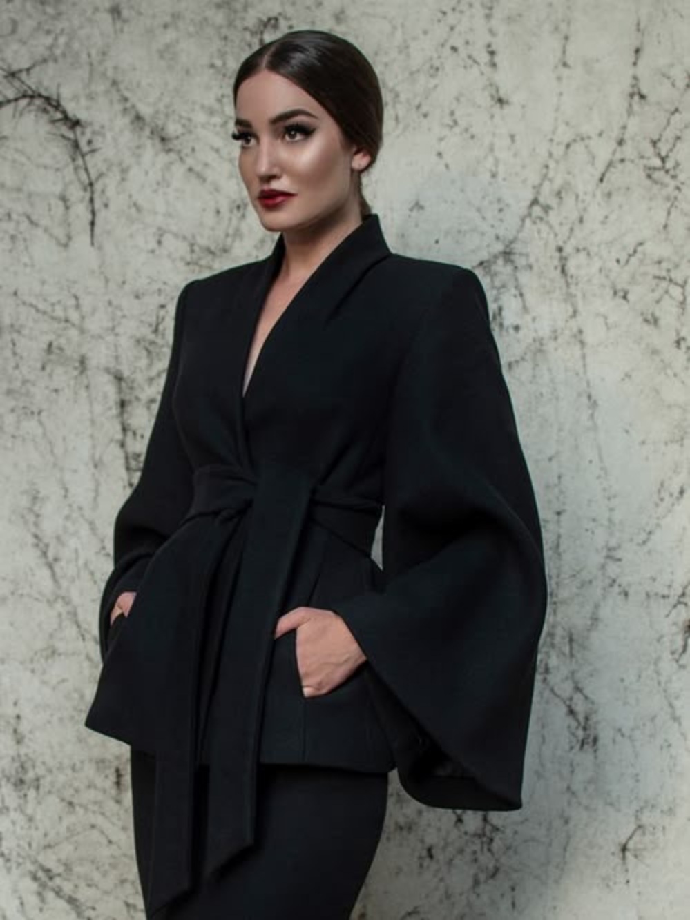 La femme en noir jacket